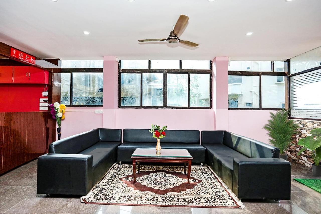 Super Collection O Aryan Hotel Khandagiri Buitenkant foto