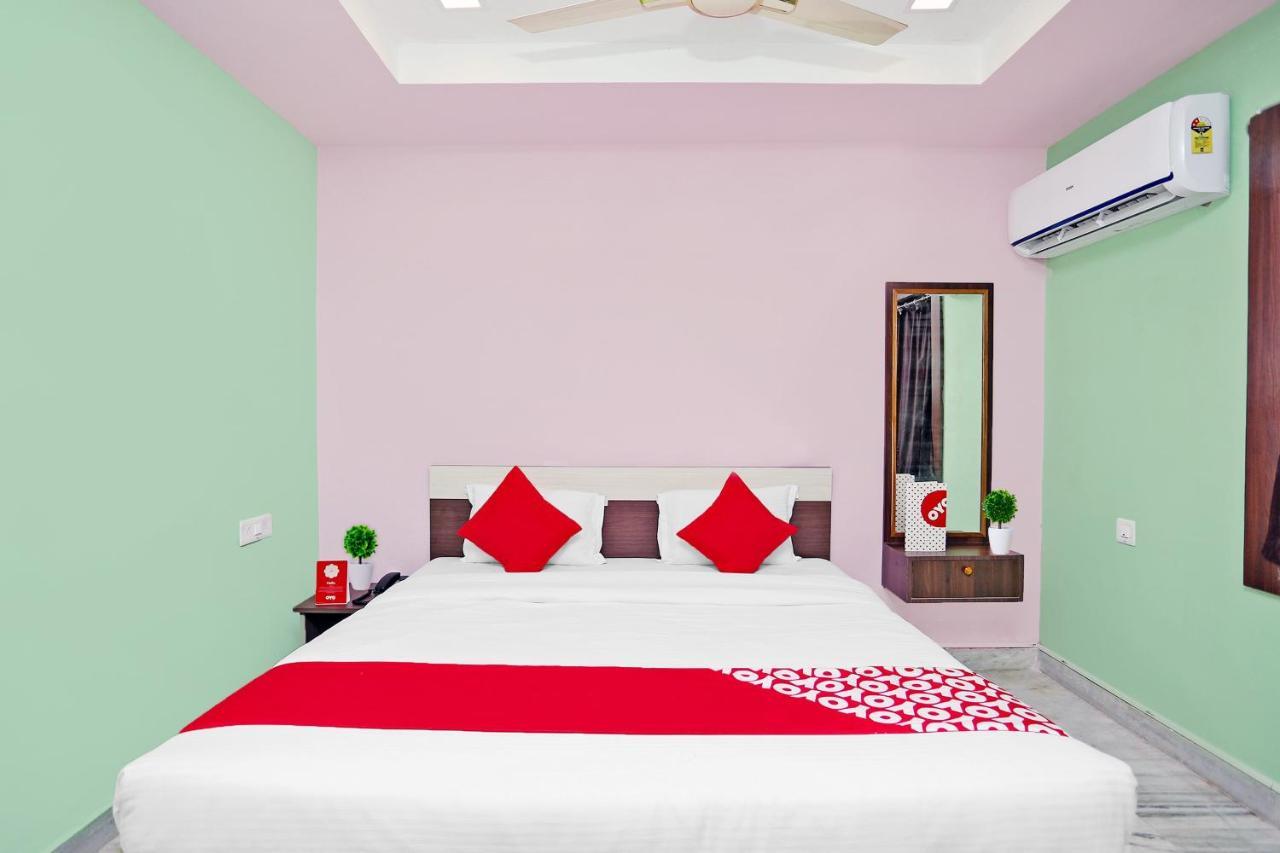 Super Collection O Aryan Hotel Khandagiri Buitenkant foto