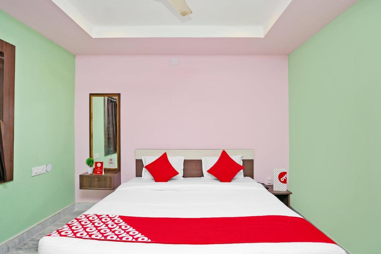 Super Collection O Aryan Hotel Khandagiri Buitenkant foto